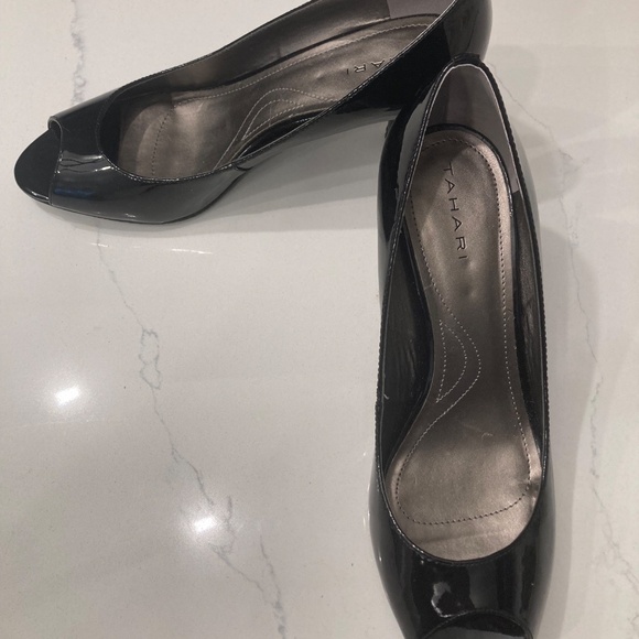 Used Tahari Size 8 1/2 Open Toe Patent Leather Heels - Picture 1 of 5